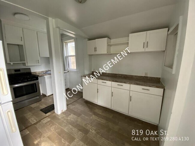 Foto del edificio - 819 Oak St