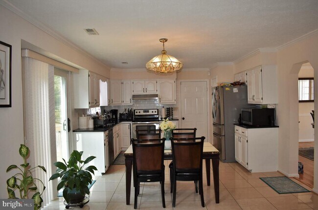 Foto del edificio - 10709 Blackstone Ave