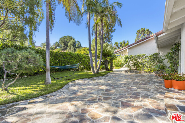 Building Photo - 26521 Academy Dr