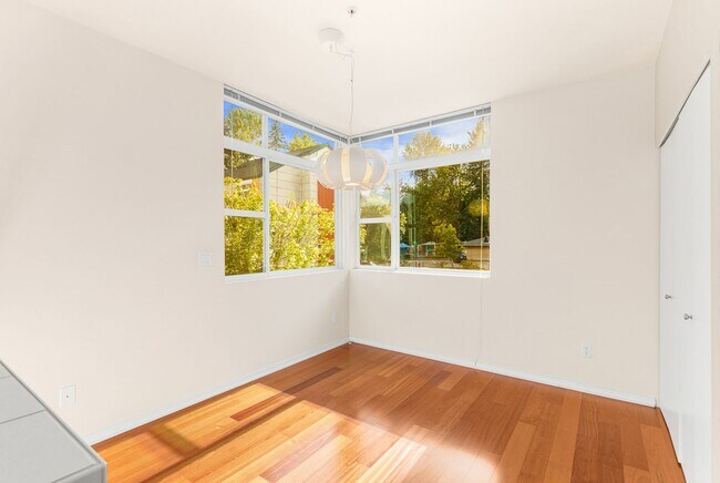 Foto del edificio - 2 Bedroom Plus Loft Office - 2 Car Attache...