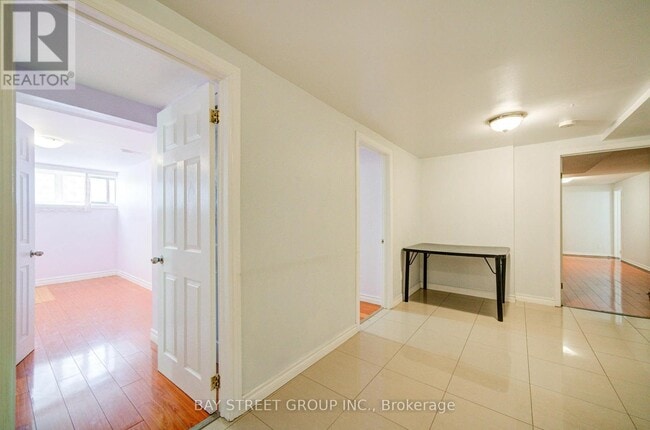 Building Photo - 5 Lockdare St