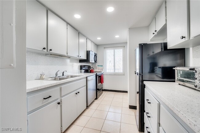 Building Photo - 7400 Estero Blvd