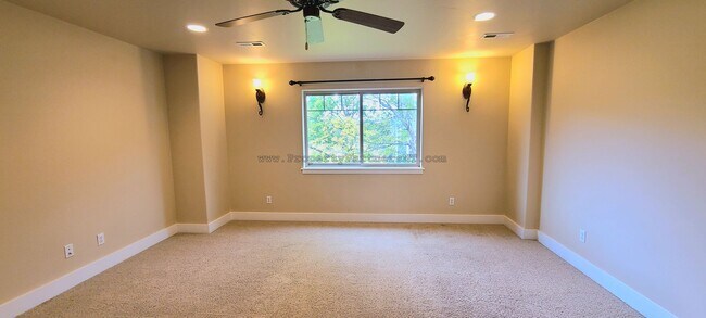 Foto del edificio - **$1,000 off first month rent!** Beautiful...