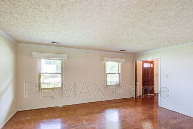 Building Photo - 71 Michaels Woods Dr