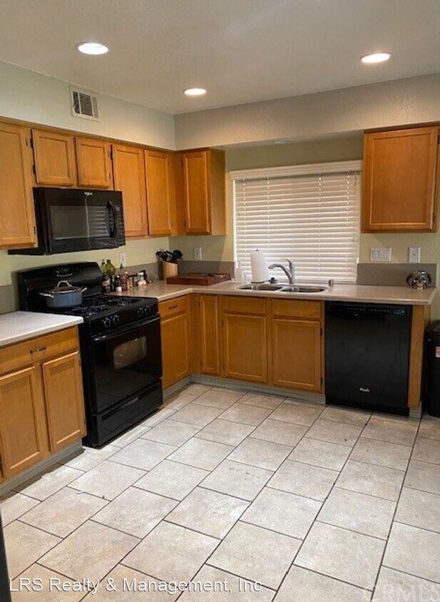 Primary Photo - 3 br, 2.5 bath House - 43110 Corte Landeros