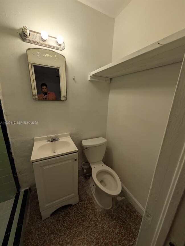 Building Photo - 2928 SW 10th St