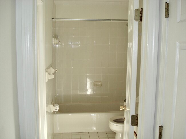 Building Photo - 1 Burberry Ct