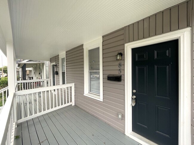 Foto del edificio - 85 Reeb Ave