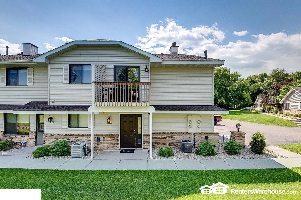 Primary Photo - 7584 Vinewood Ct N
