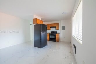 Building Photo - 979 SW 10th St
