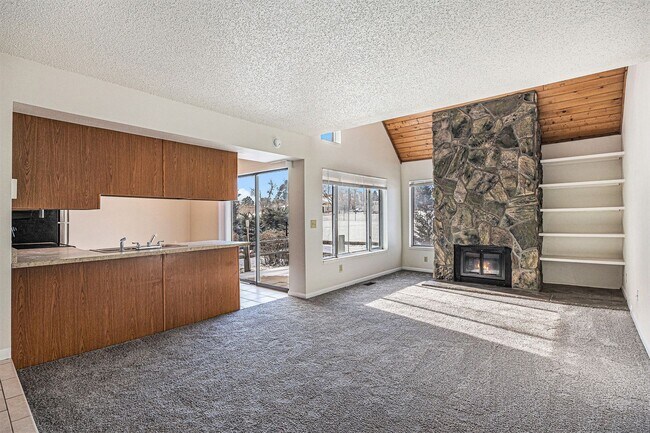 Photo - 2 Bedroom 2 Bathroom Townhome in Heather Ridge!