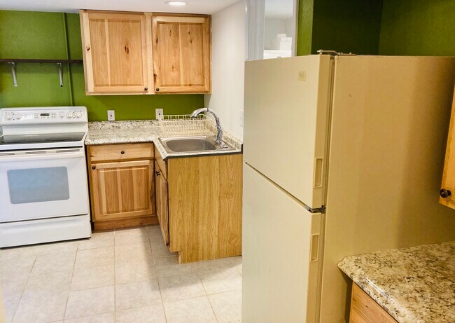 Building Photo - 1019 8th Ave