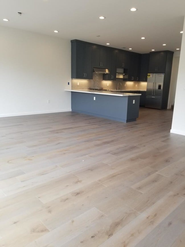 Building Photo - 3 bedroom in San Francisco CA 94115
