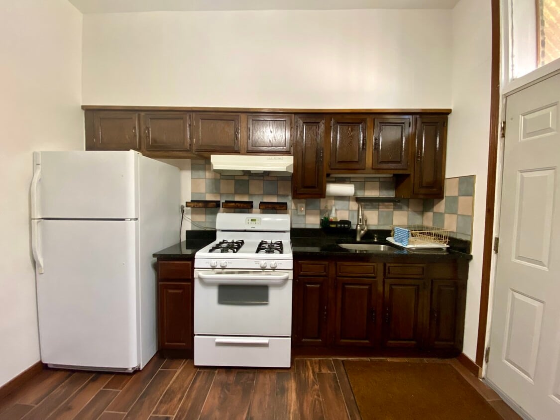 Kitchen - 1340 W 19th St