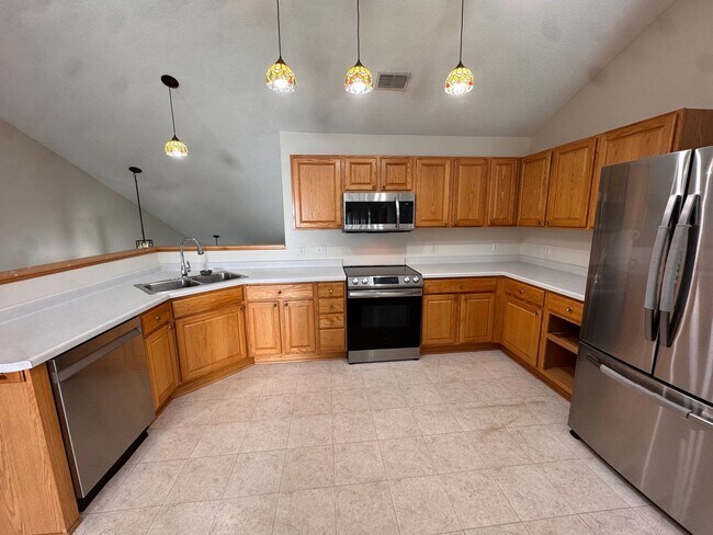 Foto del edificio - ***RENT SPECIAL!!!*** Luxurious 3 Bedroom, 2 Bathroom GORGEOUS townhome!