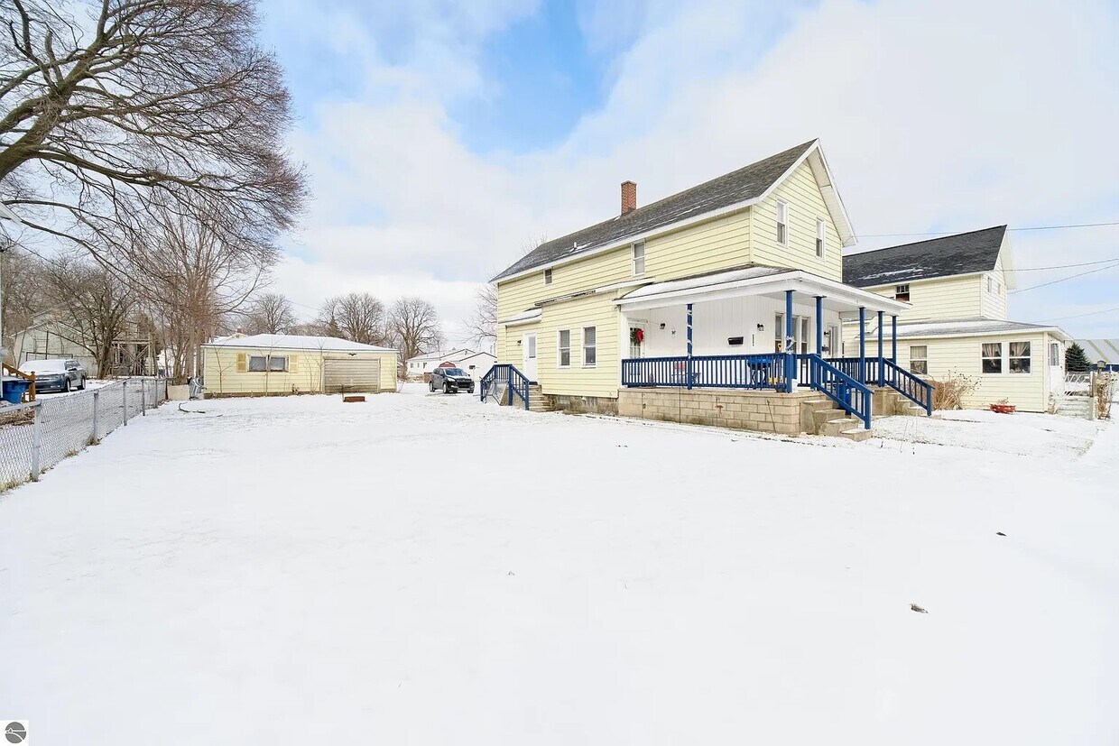 234 5th St, Manistee, MI 49660 House for Rent in Manistee, MI