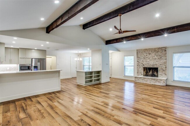 Foto del edificio - 6465 Waverly Way