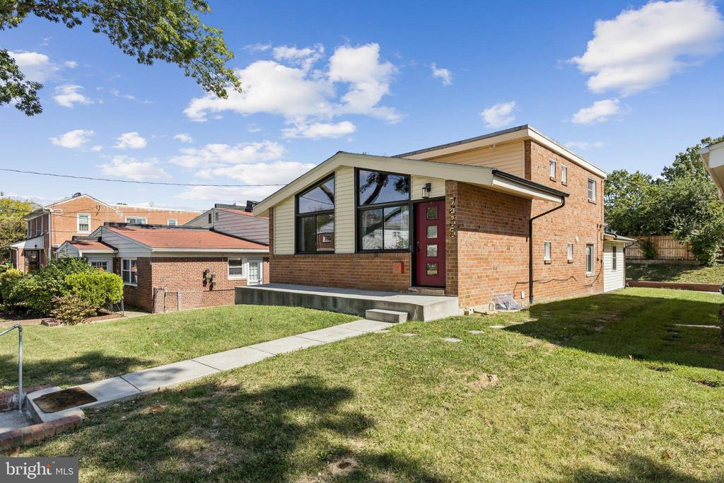 Foto principal - 7435 8th St NW