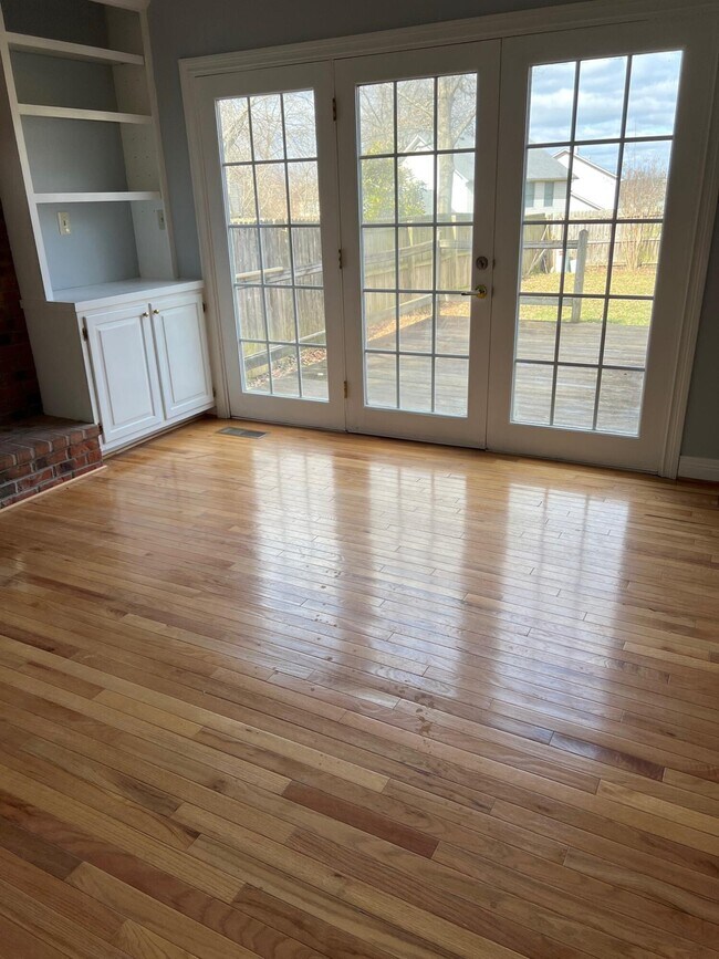 Foto del edificio - 929 Woodglen Ct