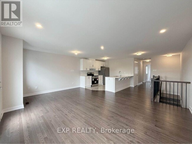 Building Photo - 542 Oldenburg Ave