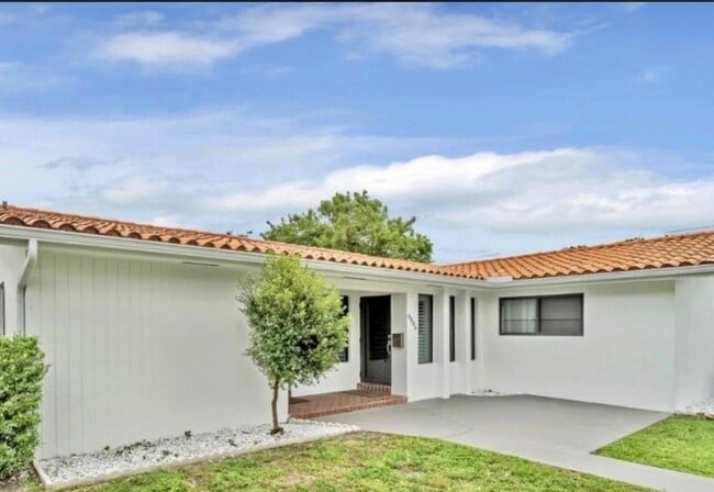 Photo - 6005 NW 39th St House