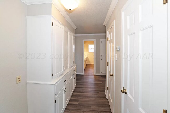 Building Photo - In Ground Pool!