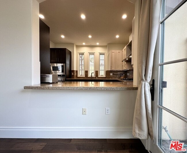 Building Photo - 941 11th St