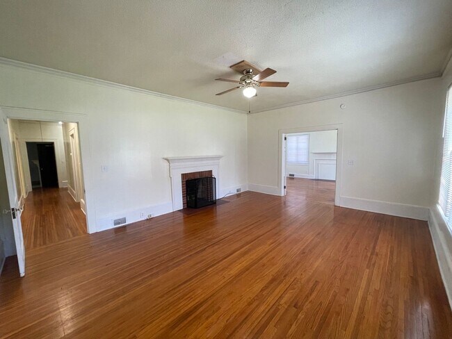 Building Photo - Beautiful 3 Bedroom House in Seneca Availa...
