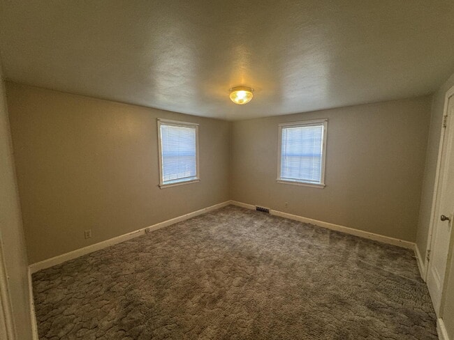 Foto del edificio - 2 Bedroom, 1 Bathroom Unit in 2nd Street D...