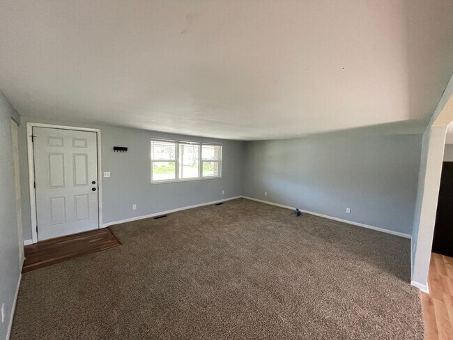 Foto del edificio - 2306 Deerwood Dr