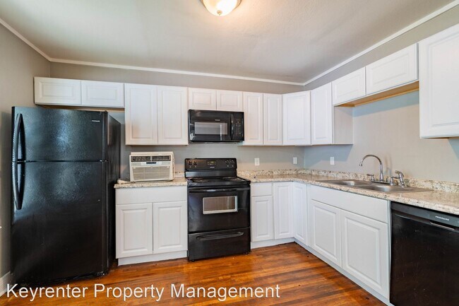 Building Photo - 4 br, 1.5 bath House - 815 N St. Louis Ave