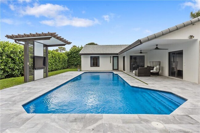 Foto del edificio - 5143 Deerhurst Crescent Cir