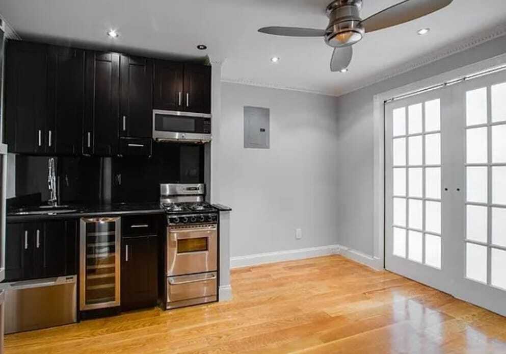 Foto principal - 429 W 53rd St