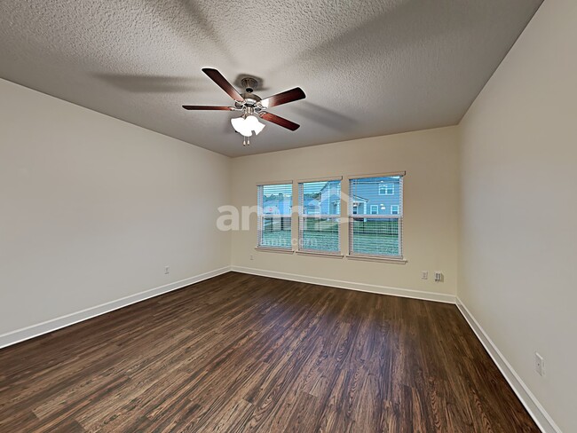 Foto del edificio - 803 Rocking Chair Ln