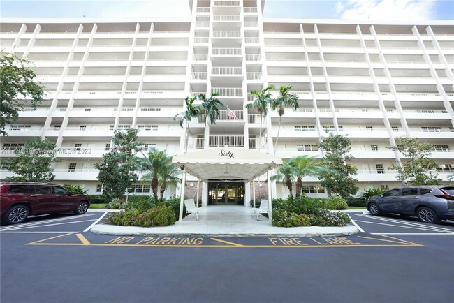 Building Photo - 605 Oaks Dr