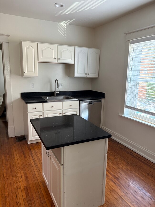 kitchen - 1721 Nicholson Pl
