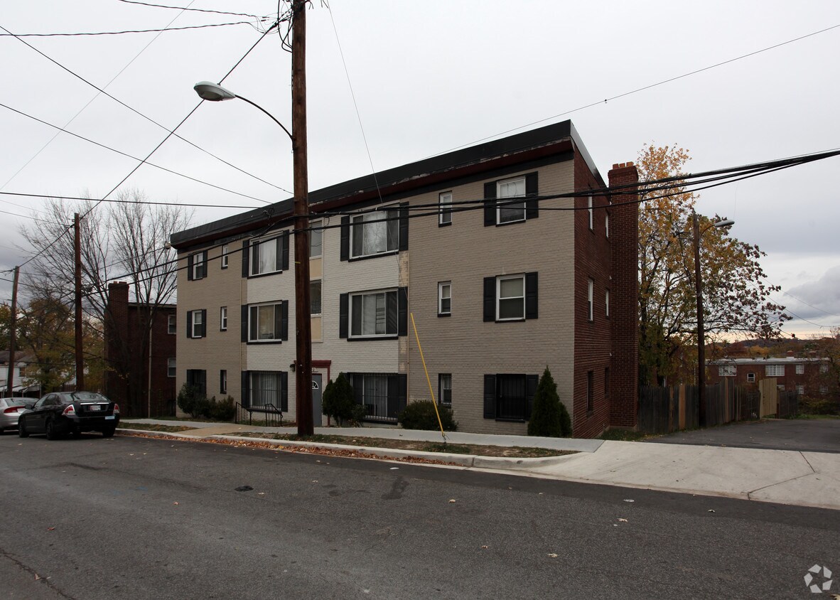 Foto principal - 5210 Just St NE