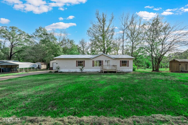 Building Photo - Log Cabin Style Double Wide in Waskom