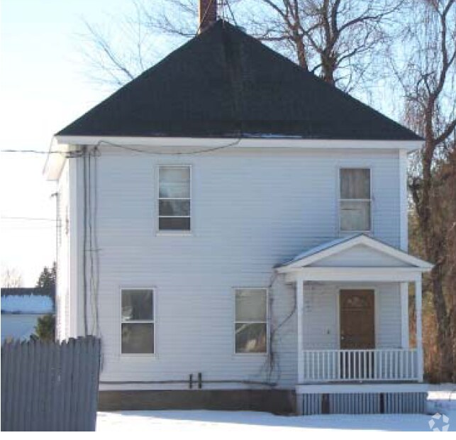 Building Photo - 3 Oak St