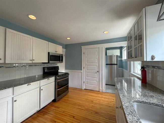 Building Photo - 9 Gordon St