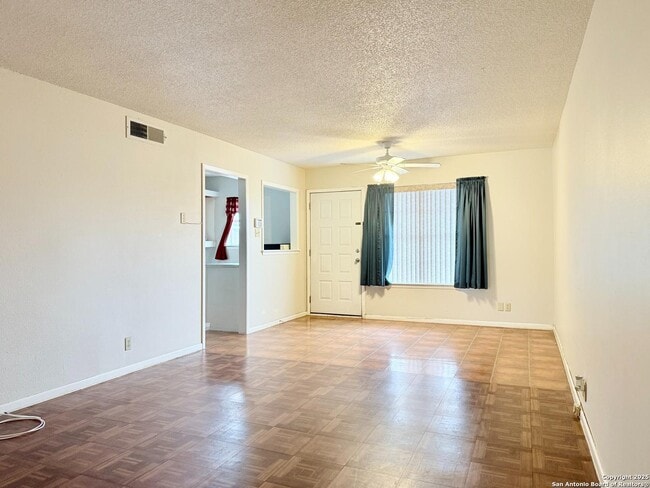 Building Photo - 911 Vance Jackson Rd