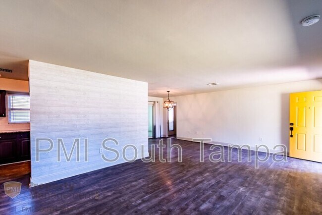 Foto del edificio - 12174 83rd Ave N