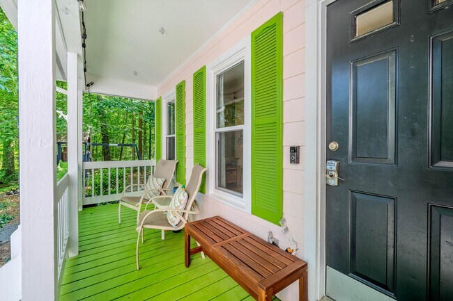 Building Photo - Charming and Private 4bd/2ba Home in Durha...