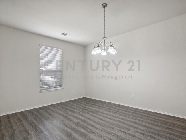 Photo - Great 3/2/2 in Eagle Mountain / Saginaw IS... House