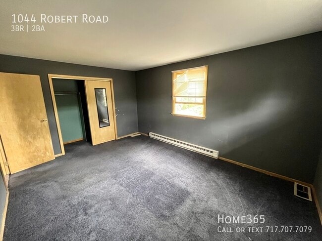 Building Photo - This dreamy 3 bedroom, 1.5 bathroom in Old...