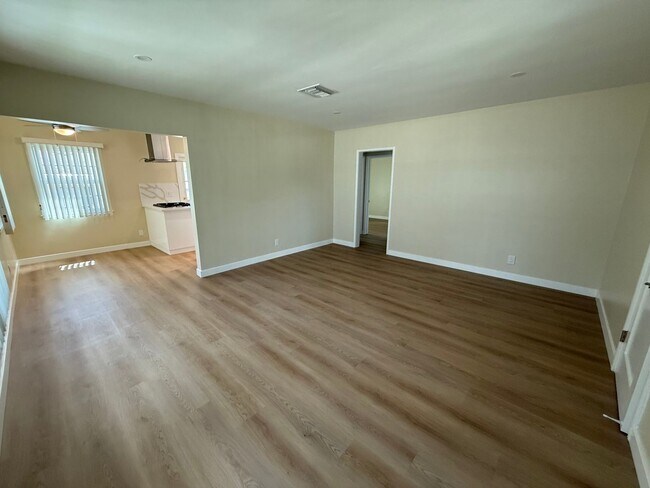 Foto del edificio - 1006-1008 W. Glenoak