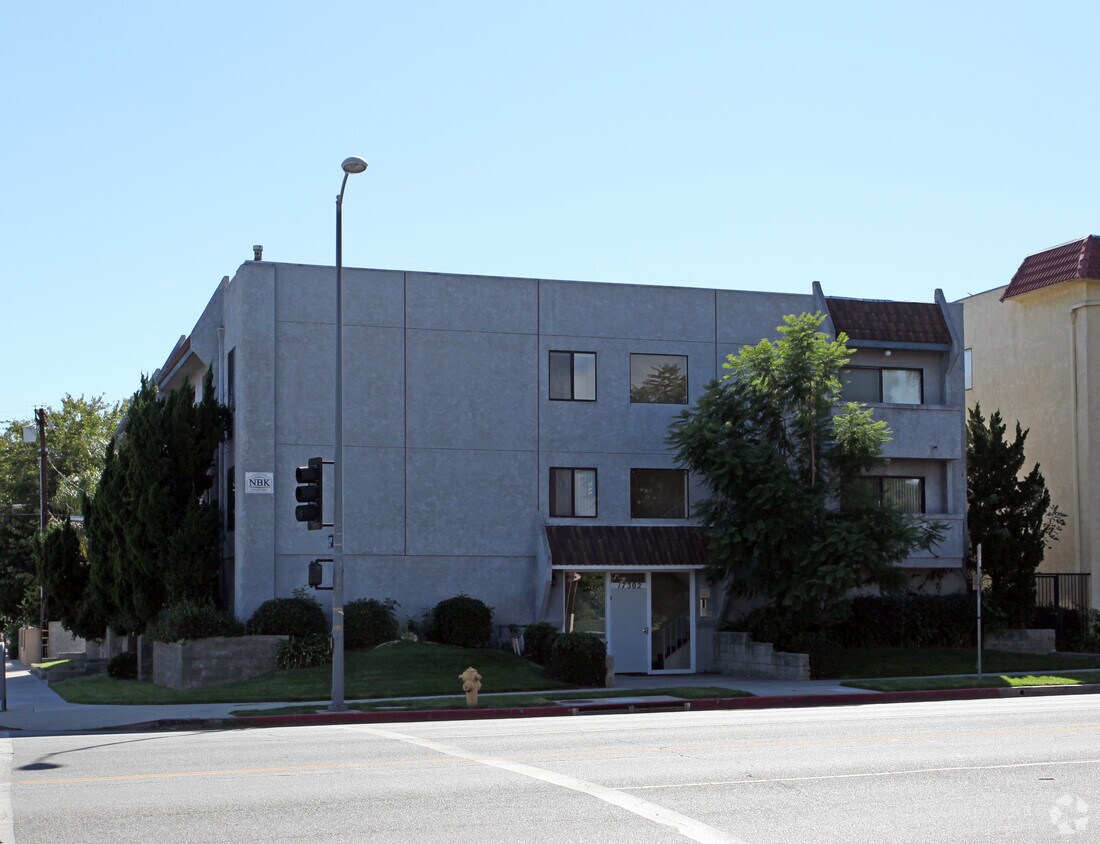 17302 Chatsworth St, Granada Hills, CA 91344 Apartments in Granada