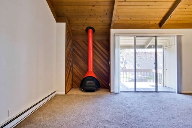 Foto del edificio - Spacious 1 bedroom, 1 bath. $2600 at Cypress Point Lakes Condominiums