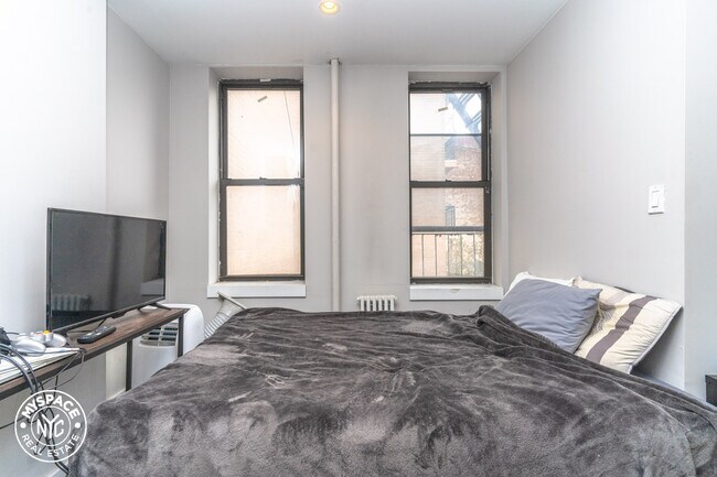 Building Photo - 222 Bushwick Ave
