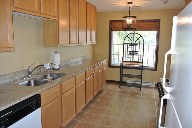 Building Photo - 2458 Charleston Dr